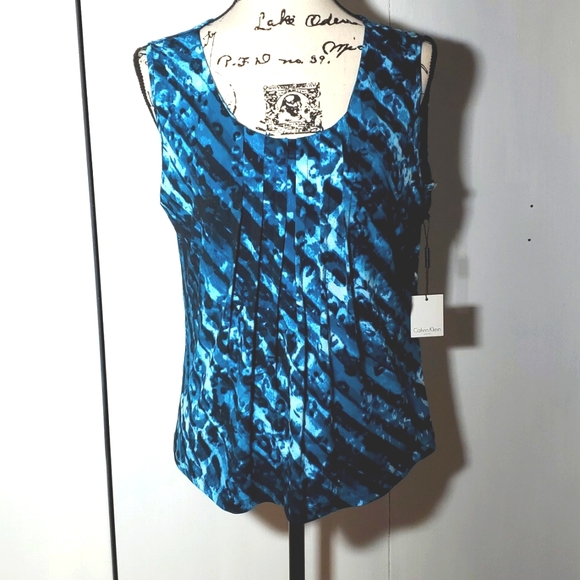 Calvin Klein Tops - Calvin klein- NWT Gorg. Teal Blue pattern pleated front womens Tank shell Large